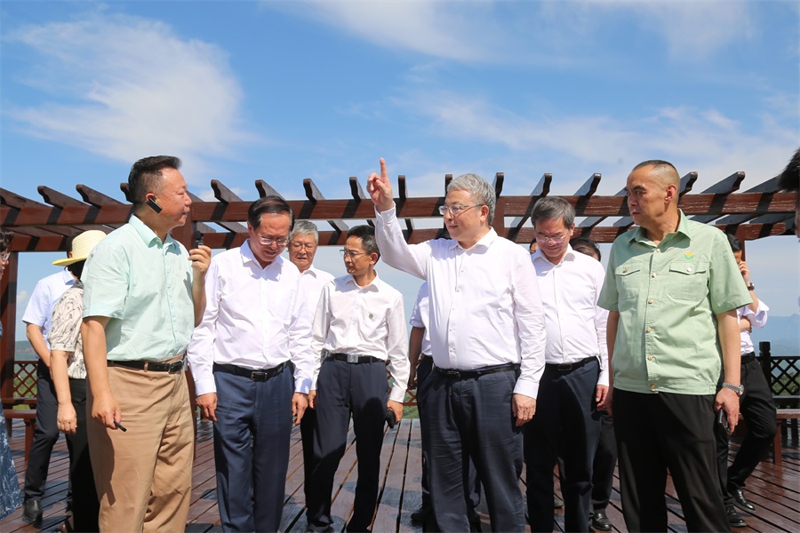 2024.06.23全國政協(xié)副主席、民盟中央常務(wù)副主席、中國科學(xué)院院士、清華大學(xué)副校長王光謙蒞臨金徽股份視察.jpg