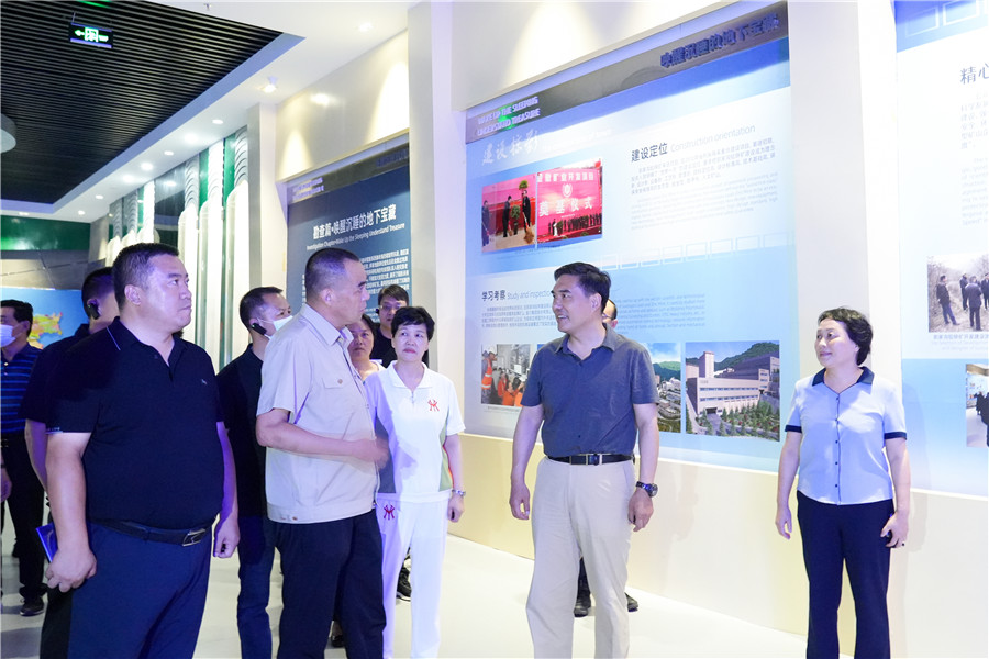 12-2022年8月，省委常委、省委統(tǒng)戰(zhàn)部長孫雪濤帶領(lǐng)帶領(lǐng)全省黨外代表人士考察團蒞臨金徽股份調(diào)研指導(dǎo)。.jpg