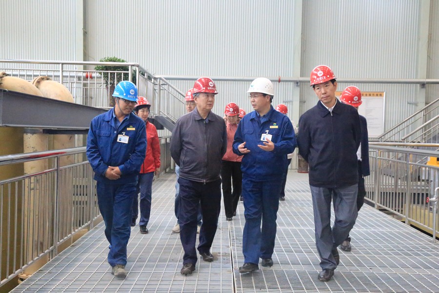 20-2016年5月，國家水利部原副部長朱登銓一行蒞臨金徽股份調(diào)研項目建設(shè)工作。.jpg