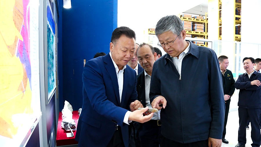 33-2021年5月，隴南市委書記張珂兵蒞臨礦區(qū)調(diào)研尾礦庫治理及綠色礦山建設(shè)情況。.jpg