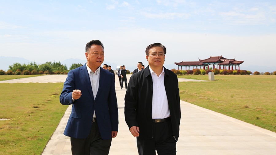 30-2021年5月，省人民檢察院黨組書記、檢察長朱玉蒞臨金徽股份調(diào)研綠色礦山建設(shè)工作。.jpg